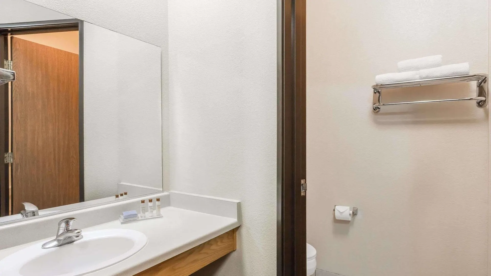 Hawthorn Suites Las Vegas Hotel